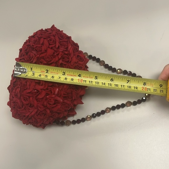 Elegant Red Rose Evening Clutch Bag - Picture 6 of 7